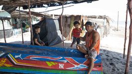 Rodiny rybárov čoraz ťažšie zháňajú úlovky.