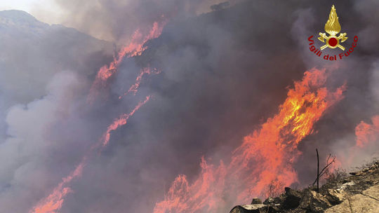 Sicília v plameňoch. Horia staroveké chrámy, pri Palerme uhoreli dve osoby