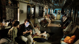 Film Photophobia sleduje podoby detstva cez dve...