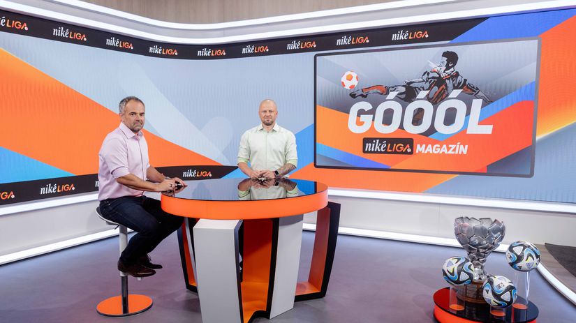 Expert Marek Sapara (vpravo) v štúdiu TV Markíza.