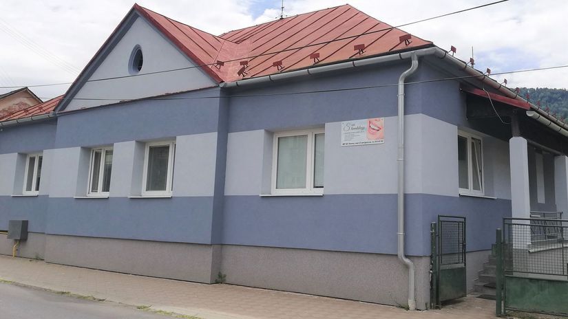 Ambulanciu má v priestoroch, ktoré jej poskytla...