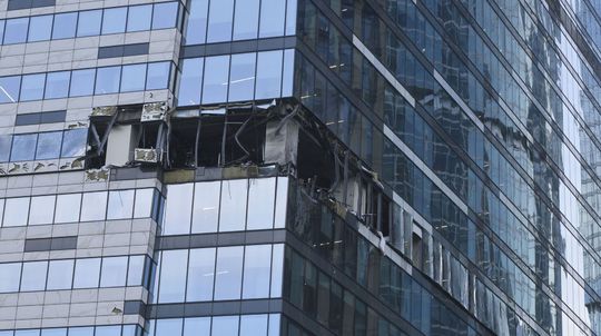 Poškodený mrakodrap v biznisovom centre "Moscow...
