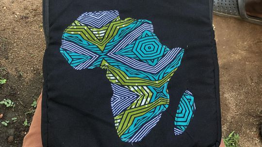 Dievčatá z krajčírskej asociácie šijú pre nás...