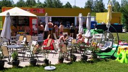 Thermál Nesvady, termálne kúpalisko, rozšírenie, bazén, leto, voda, kúpanie