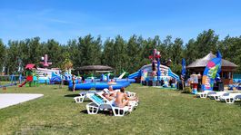 Thermál Nesvady, termálne kúpalisko, rozšírenie, bazén, leto, voda, kúpanie