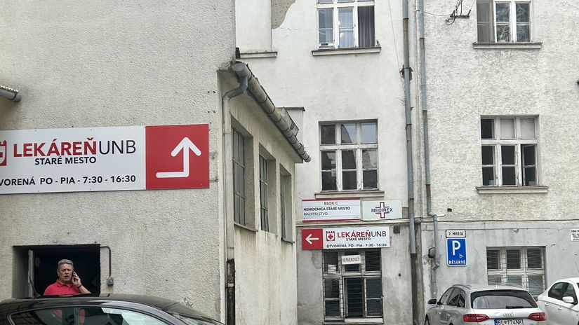V areáli nemocnice nenájdu pacienti ani...