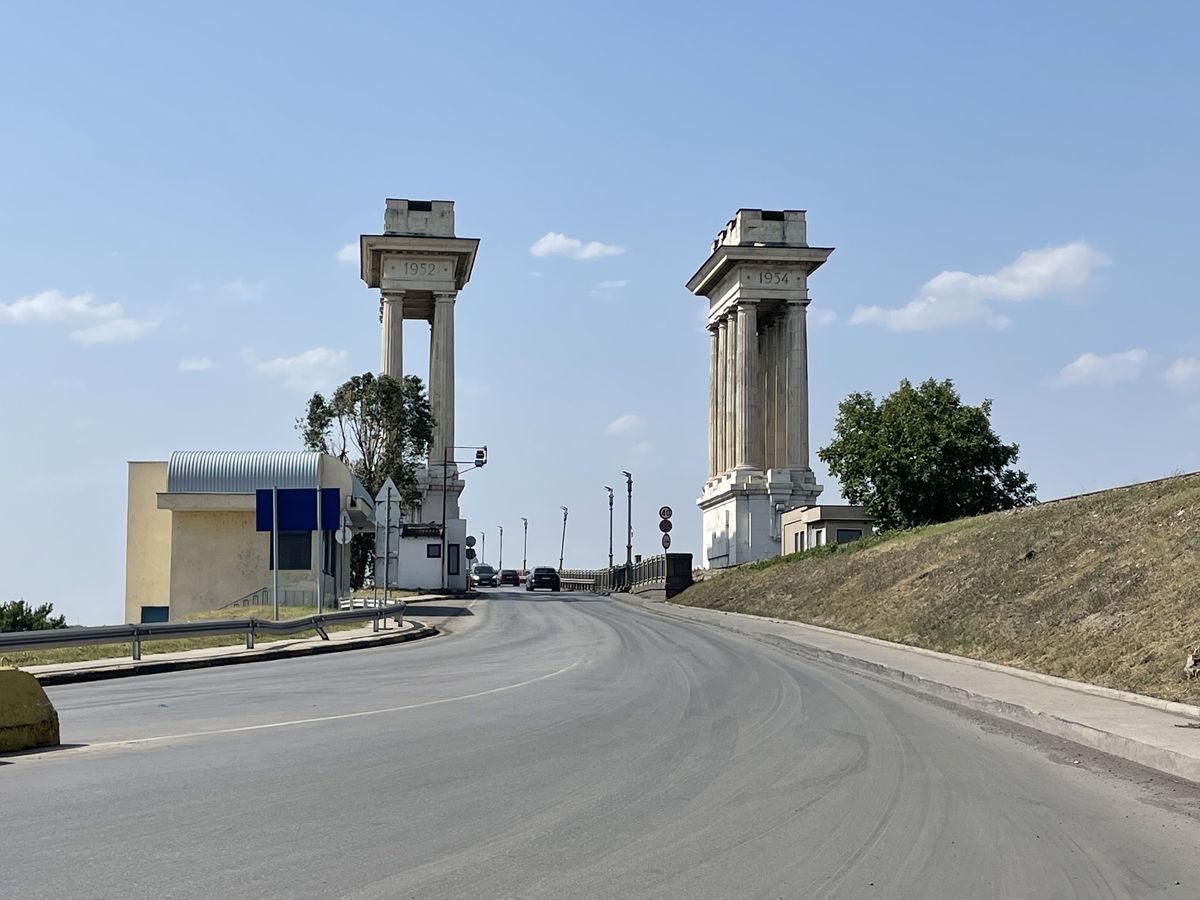 Do Rumunska sa dostanete z Bulharska priechodom...
