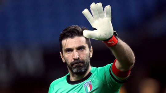 Buffon bez roboty dlho neostal. Kto siahol po legendárnom talianskom brankárovi?