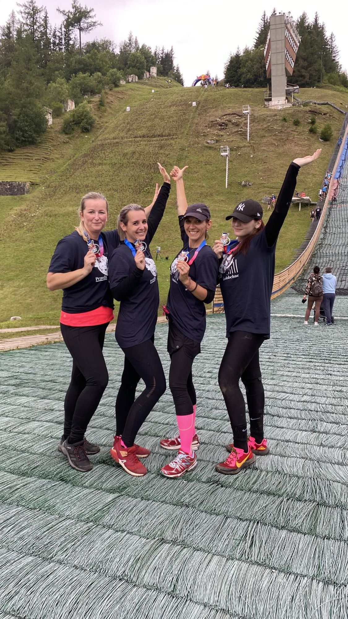 Tím Pravdy na Red Bull 400 (zľava): Zdenka...