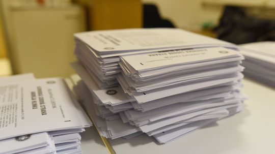 Česi žijúci v zahraničí budú môcť vo voľbách hlasovať aj poštou