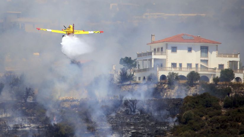 Cyprus, lesné požiare, lietadlo
