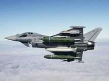 Eurofighter Typhoon so strelami Taurus