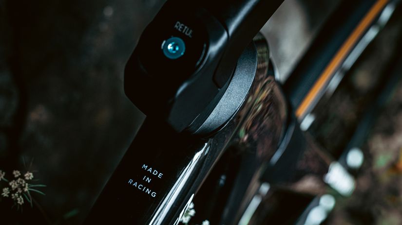 Stvorený na pretekanie. Aj takýto nápis je na...