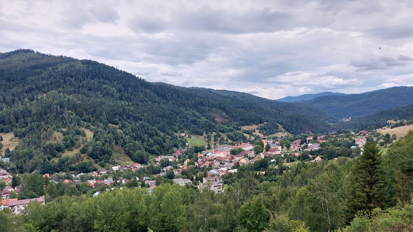 Pohľad na niekdajšiu banícku obec Smolník z...