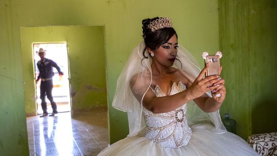 V živote mexickej nevesty Alicie bol jej otec...