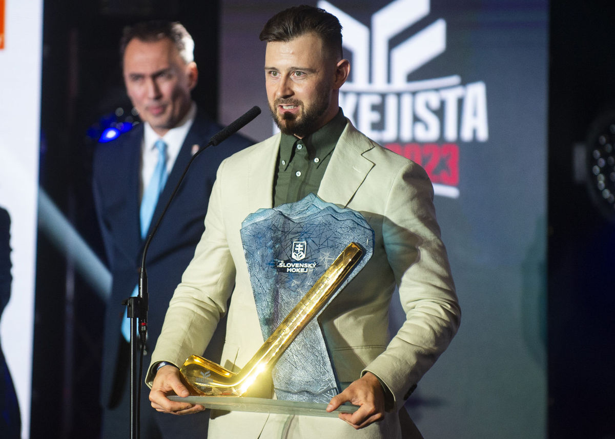 Tomáš Tatar získal hlavnú cenu Hokejista roka...