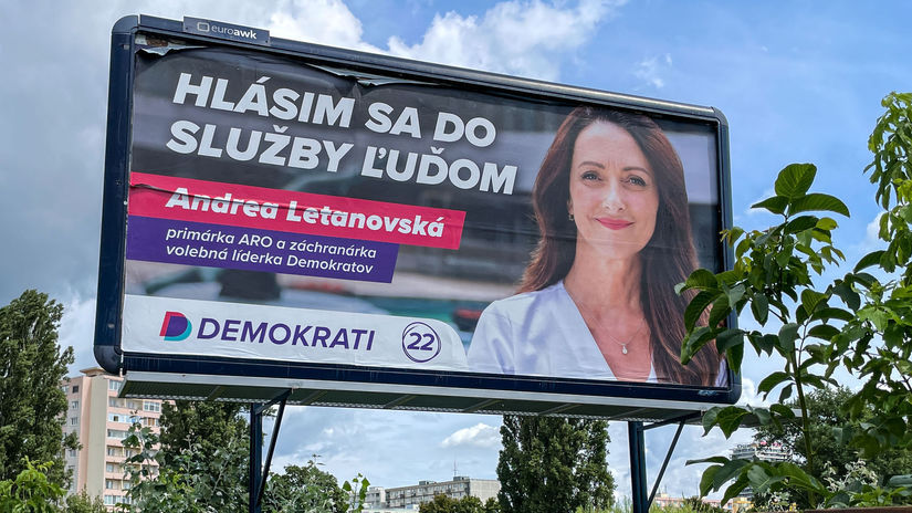 Billboard strany Demokrati, august 2023