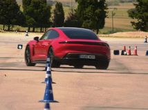 Porsche Taycan GTS - losí test 2023