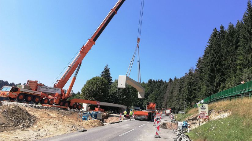 Stavba lávky pre peších uzavrela donovalskú...