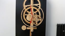 Drevené hodiny na Technickej univerzite vo Zvolene