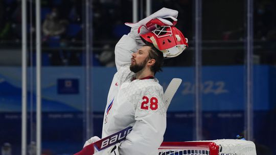 Hovorilo sa, že ho otrávili. Ruský brankár sa po vojenčine vracia k hokeju, na svár KHL vs. NHL zareagovala IIHF jasne