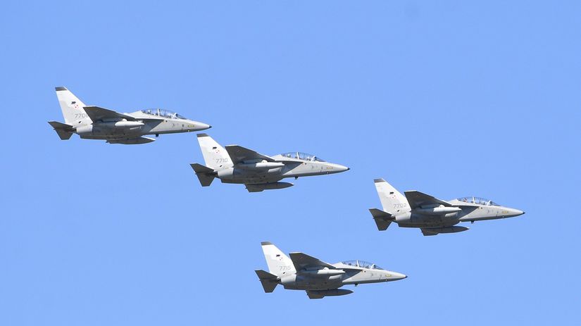 Lietadlá FA-5O juhokórejskej výroby počas...