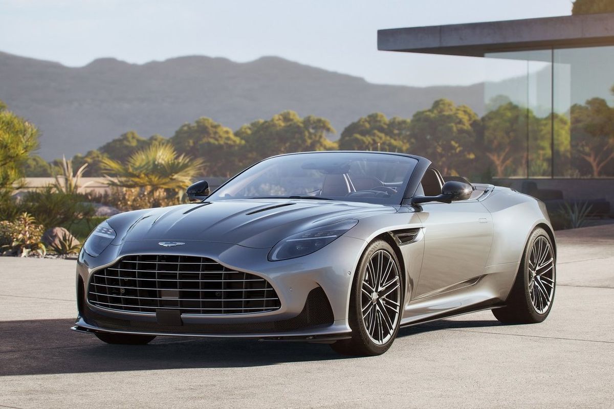 Aston Martin DB12 Volante má rovnako atletické...