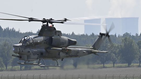 Českí piloti prvýkrát leteli vo vrtuľníkoch Viper. Tešia sa, že ich bude mať aj Slovensko