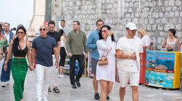 Zľava: Jeff Bezos,  Lauren Sanchez,  Katy Perry...