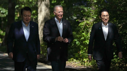 Jun, Biden a Kišida sa dohodli na konzultáciách v prípade spoločnej hrozby