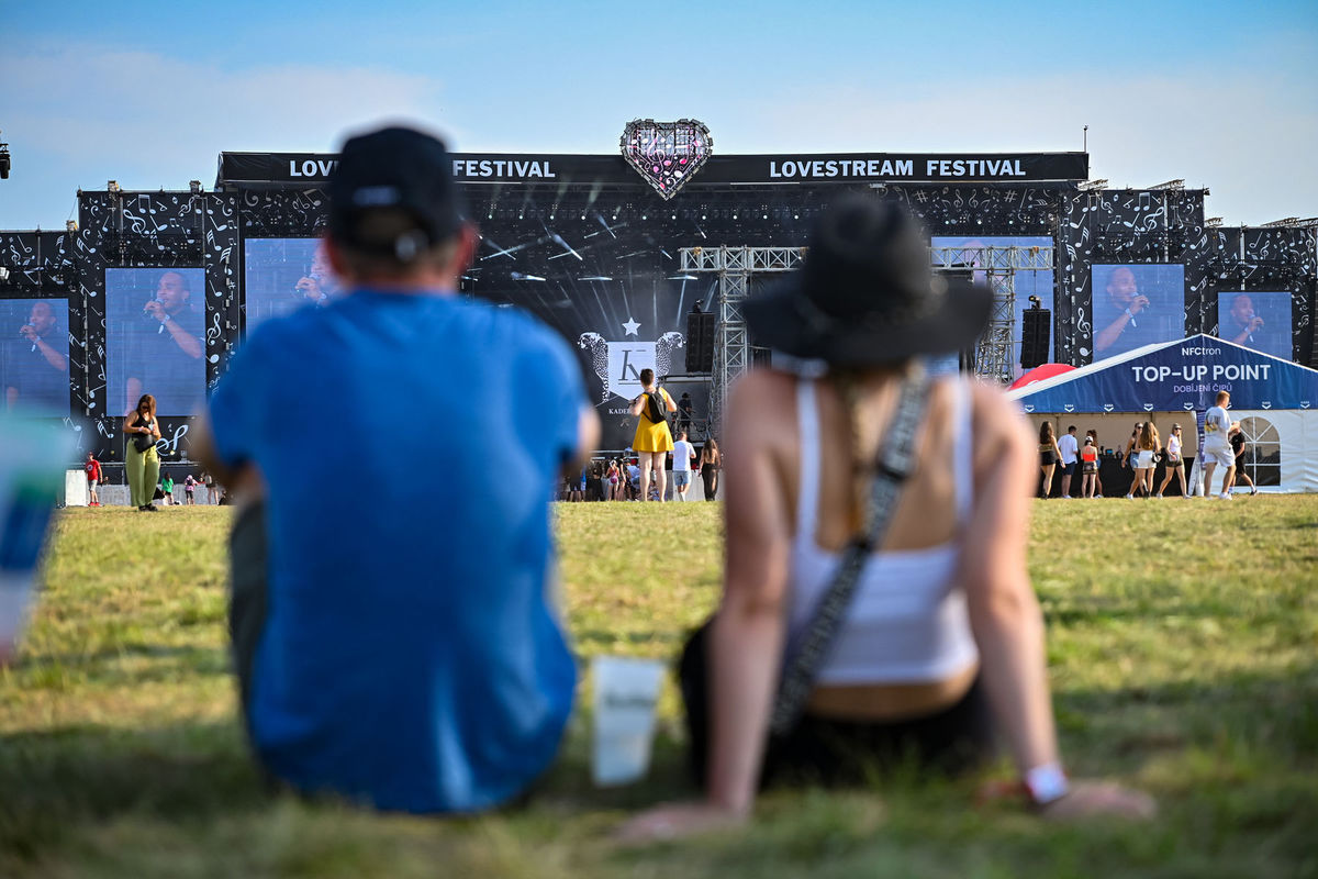 Návštevníci hudobného festivalu Lovestream