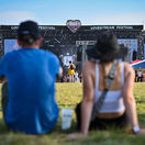 Návštevníci hudobného festivalu Lovestream