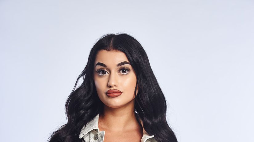 AZRA SOKIRA v 15. sérii Farmy.