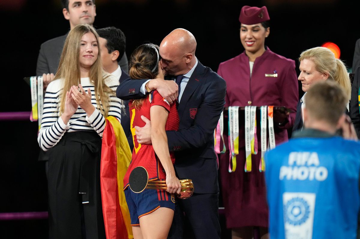 Luis Rubiales bozkal aj Aitanu Bonmativú.