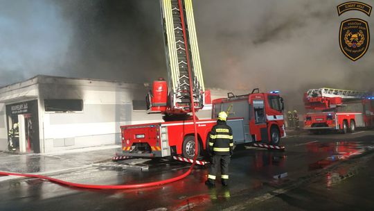 Pri Zlíne horí priemyselný areál, ktorý dal postaviť Tomáš Baťa