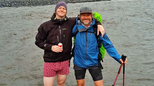 Jozef Terema brodenie rieky na Islande.