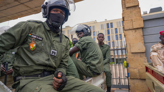 USA berú armádny puč v Nigeri ako hotovú vec. Vojakov si však v krajine chcú ponechať