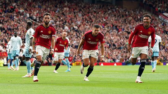Po štyroch minútach bol na uterák. Man United otočil zápas, Arsenal stratil prvé body