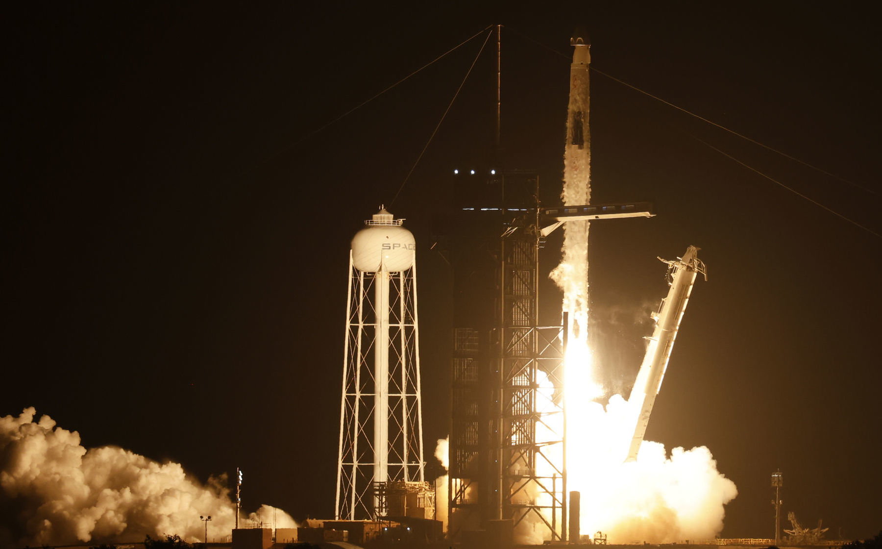 Raketa Falcon 9 súkromnej spoločnosti SpaceX,...
