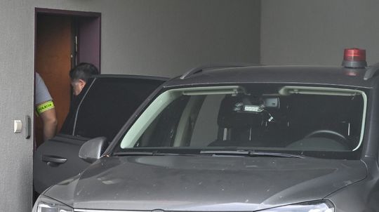 Vyšetrovateľ ÚBOK zadržal tri osoby pre podozrenie z korupcie