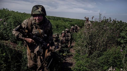 Čo sa deje na fronte? Rusi sa snažia získavať čas výmenou za životy svojich vojakov