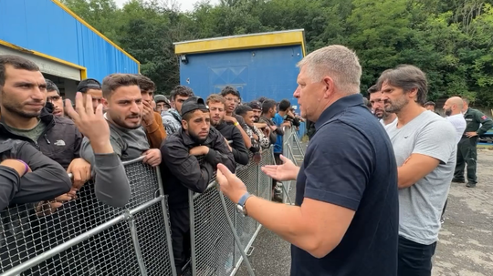 Šutaj Eštok nie je Harry Potter. Magyarove slová o „objednaných“ migrantoch môžu byť pravdivé hneď z niekoľkých dôvodov, mieni politológ