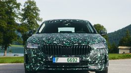 Škoda Superb Liftback - maskované prototypy 2023
