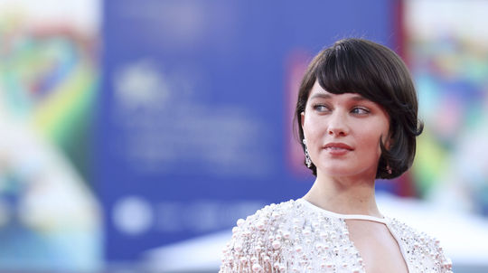 Herečka Cailee Spaeny, ktorá vo filme Priscilla...