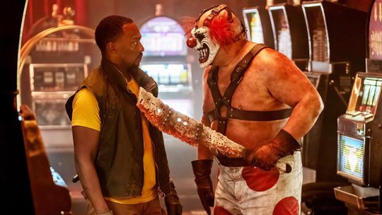 John (Anthony Mackie) sa so Sweet Toothom (Joe...