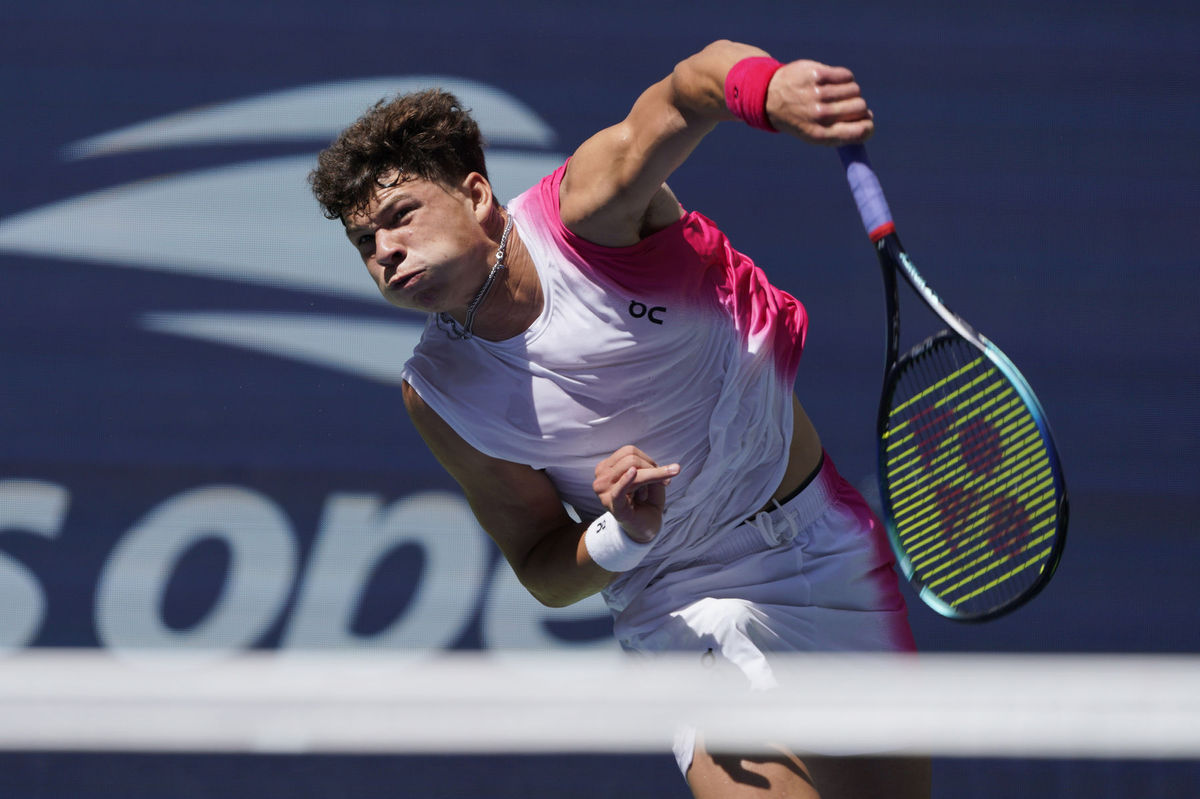 Ben Shelton a jeho delové podanie na US Open 2023.