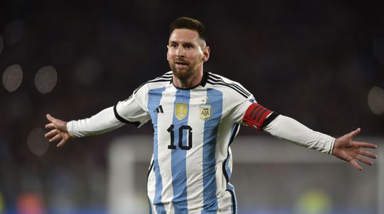 Messi na úvod bojov o MS zachránil Argentínu a vyrovnal rekord. Pozrite si jeho výstavný priamy kop