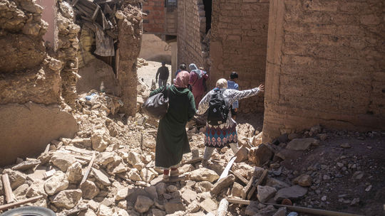 Počet obetí zemetrasenia v Maroku rastie, ráta sa už v tisícoch