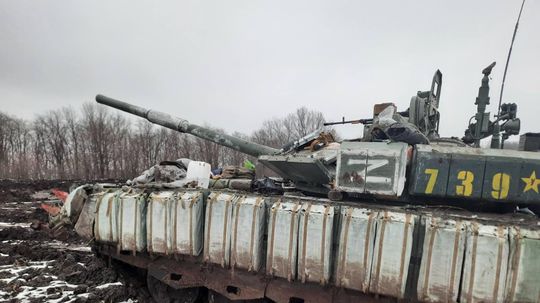 Tanku T-80BVM Zajačik ešte v ruských farbách po...