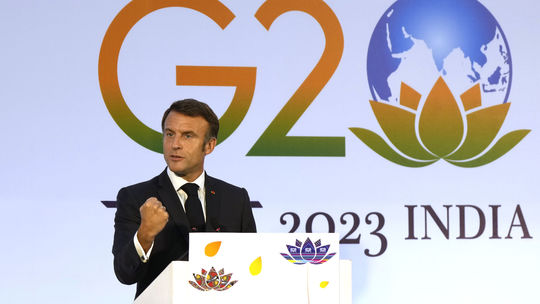 Klimatické výsledky summitu G20 nie sú podľa Macrona dostatočné. Módí odovzdal predsednícke kladivko Brazílii 